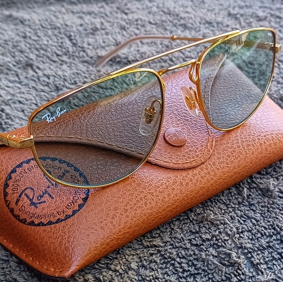 AUTHENTIC RAY-BAN CLASSIC SUNGLASS